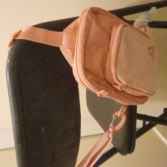 Mini Reebok backpack/shoulder pack - Picture 3 of 3